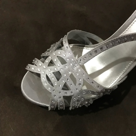 Women’s heels size 7 1/2 - Picture 4 of 4